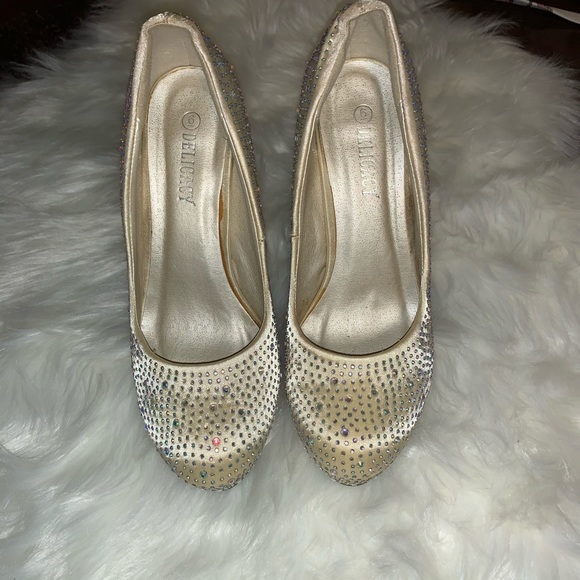 Heels - Picture 2 of 3